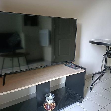 Agreable Et Paisible Studio Franqueville-Saint-Pierre Bagian luar foto